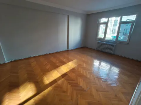 Bahçelievler Mah. Girişinde 3+1 Geniş,Asansörlü Daire